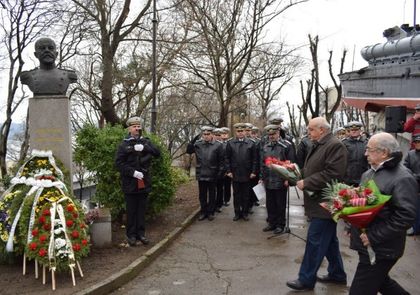 Варна: С военни почести в града бяха отбелязани 151 години от рождението на кап. I ранг Димитър Добрев