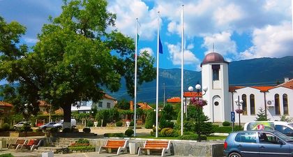 Безбожници откраднаха кутия с дарения от храм в Подбалкана