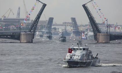 Лондон: Западът да защити подводните кабели от руския флот