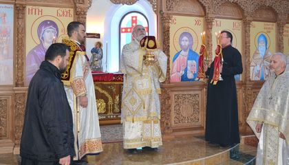 Епископ Тихон отслужи света литургия в храм „Всех Святих”