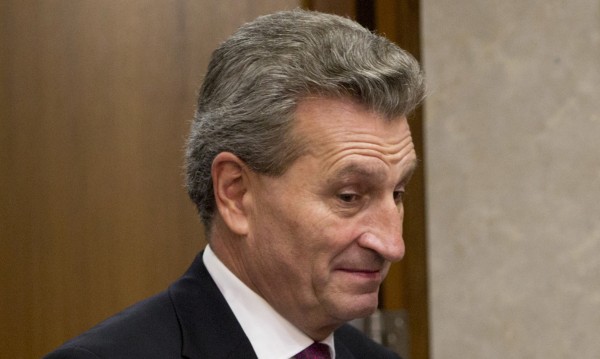 "Йотинг Еър": Гаф след гаф на еврокомисаря Йотингер