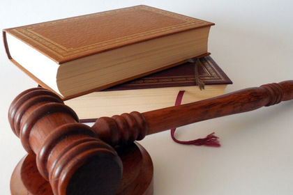 Дадоха на съд престъпна група фалшификатори на евро и долари
