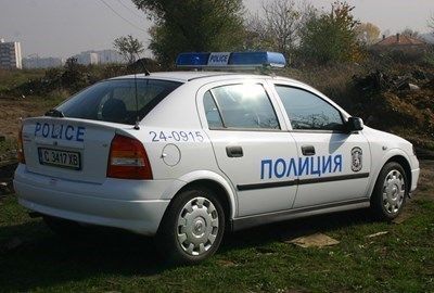 Полицаи свалиха от покрива на блок 4 деца, правили си селфита