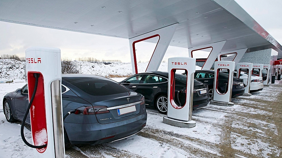 Първата зарядна станция на Tesla в България ще бъде в Пловдив !