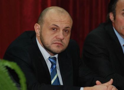Томислав Дончев няма информация за нарушения в някоя от спрените поръчки