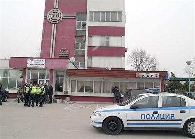 Гишетата на КАТ затварят в 16 часа днес