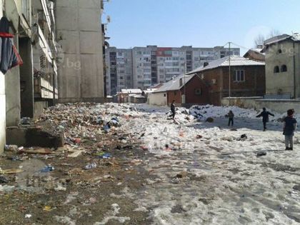 Погнаха ромите от Столипиново: До 3 бона глоба за изхвърлен боклук!