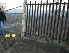До седмица изграждат нова ограда на лагера в Харманли