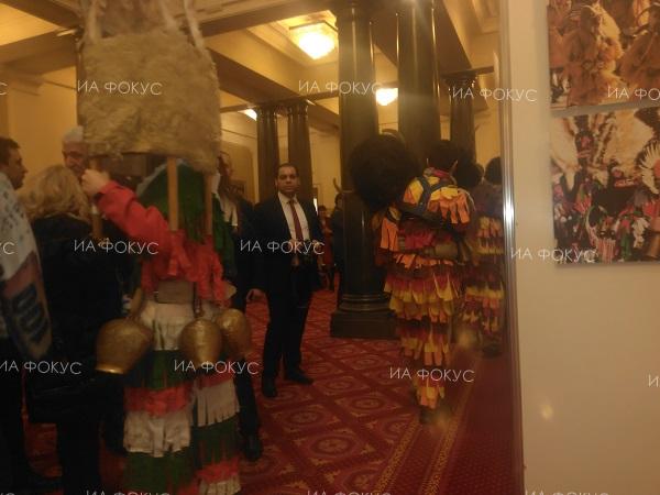 Кукери от Перник гостуват в парламента