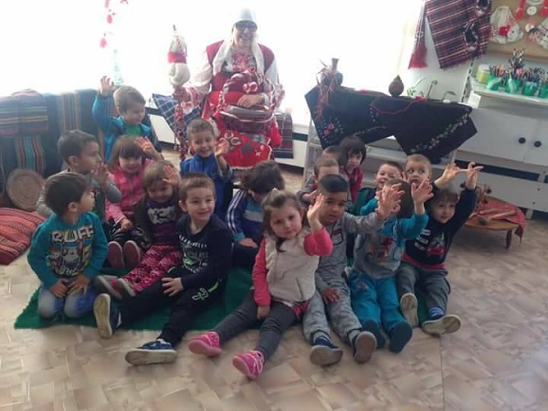Стара Загора: Родители и деца от Детска градина „Буратино” в Казанлък се обучават в превантивна работа по проблема за подкрепа на децата в семейството и в градината