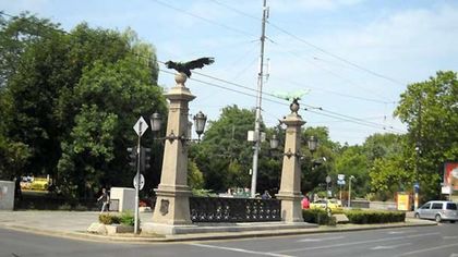 Автобус и бус се удариха до Орлов мост