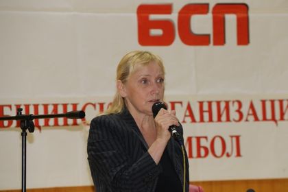 Водачът на листата на „БСП за България” Елена Йончева: Толкова години сме член на ЕС, но дори не се доближаваме до Европа