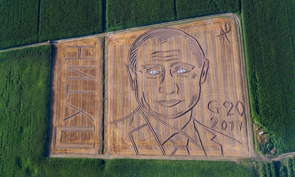 Италиански фермер създаде с трактор портрет на Путин