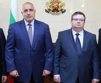 Жега в парламента! БСП с настървена атака срещу Борисов, намесиха и Цацаров! Искат да бъде разпитан!  (СНИМКИ)