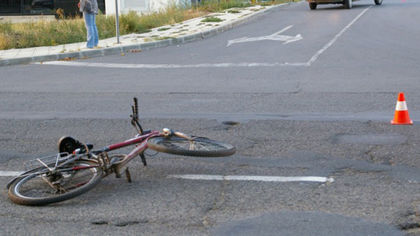 Кола уби на място велосипедист до Панаира
