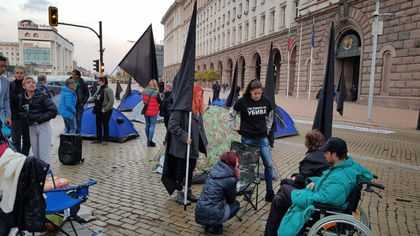 Митинг-протест пред общината в Пловдив иска оставката на Валери Симеонов