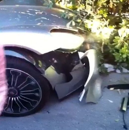 Да потрошиш Porsche 918 Spyder за няколко секунди (СНИМКИ)