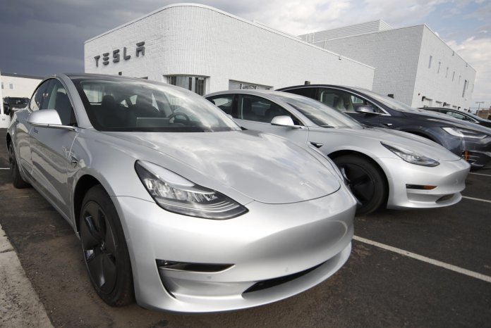 Tesla започва доставките на Model 3 в Европа