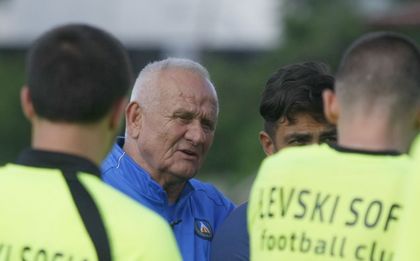 Люпко не знае какво става с Деса, хвали младите