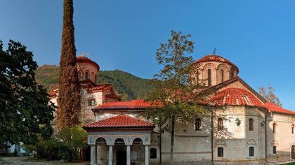 Все повече туристи посещават Бачковския манастир и Асенова крепост