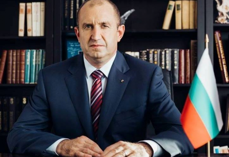 Хакнаха Румен Радев във Фейсбук, хора питат уплашени: Какви служби имаме? (СНИМКА)