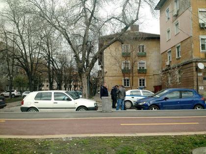 Полицаи дебнат на Алеята на любовта (Снимки)