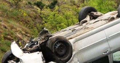 Двама шофьори изгубиха контрол и пострадаха по пътищата във Варненско, единият се преобърна