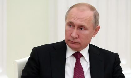 Наредиха Путин редом с Ленин и Петър Велики, идвал стогодишен путинизъм!