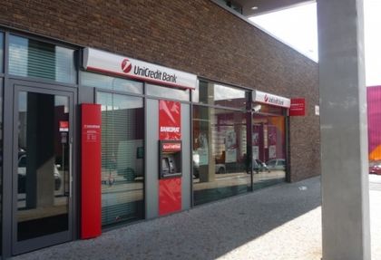 ВВС: UniCredit съкращава 14 000 работни места, за да си върне финансовата стабилност