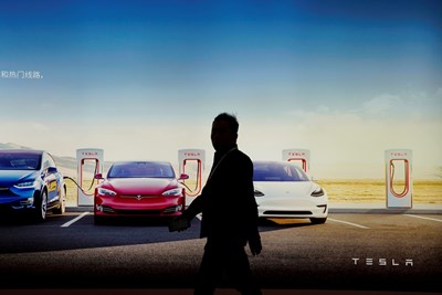 Tesla пуска таксита без шофьори, собствениците ще печелят до 30 000 долара на година!