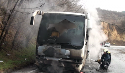 Български автобус изгоря в Кавала