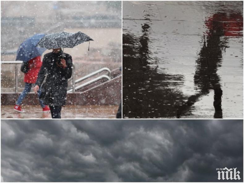 СТАВА СТРАШНО: Проливни дъждове, сняг и силни бури връхлитат Гърция до часове (КАРТИ)