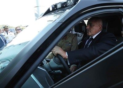 Борисов се запозна с автомобилите, техниката и ресурсите на полицията в Дубай (Снимки\Видео)