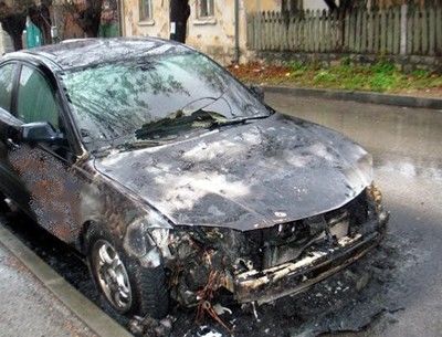 Задържаха две момчета за палеж на автомобил в Пловдивско