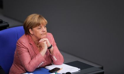 Премиерът на Бавария взе на мушка Меркел