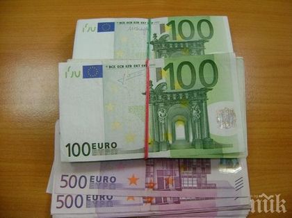 ПОРЕДНА ЖЕРТВА! Старица хвърли 2700 евро до кош