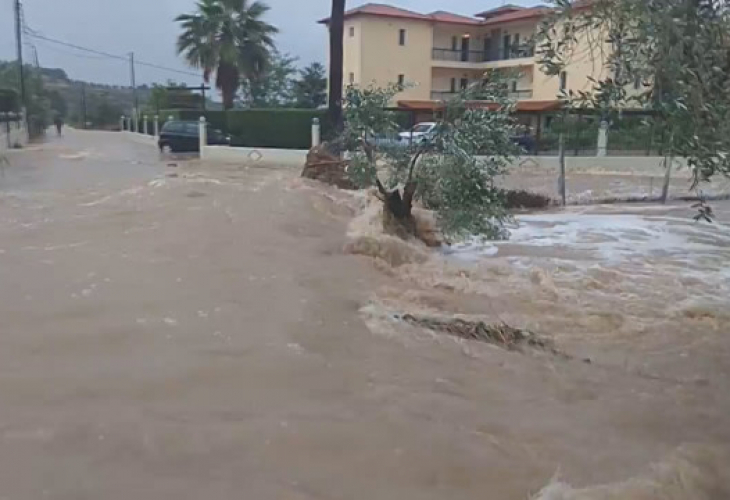 Стихията "Нефели" парализира Гърция и днес, най-страшно пак е на Халкидики, нови зрелищни ВИДЕА