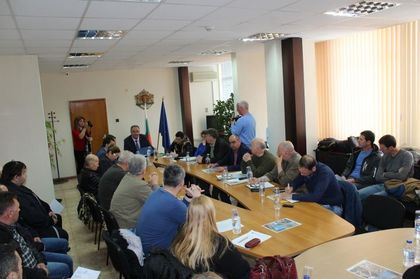 Взе се решение за подобряване на координацията между земеделските производители и пчеларите