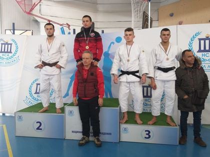 Велико Търново: Спортистът Едмон Белчев от Свищов спечели сребърен медал от държавен шампионат по джудо за мъже