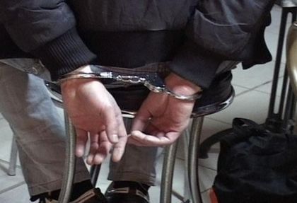 Екшън в Бургас: Бандит опря пистолет в гърдите на доставчик и се барикадира