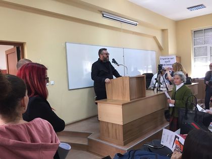 Мартин Карбовски препълни зала в ПУ! "Някое циганче, което съм снимал, като стана на 68 години ще ме ограби и убие" (СНИМКИ)