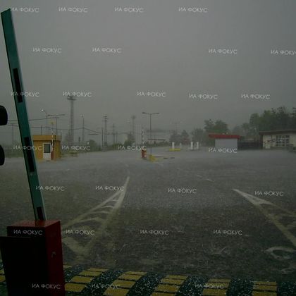 АПИ: Възстановено е движението на МПС над 12 т. по път I-8 ГКПП 