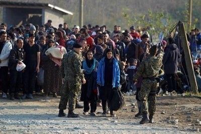 Пуснаха сълзотворен газ срещу мигрантите на гръцко-македонската граница