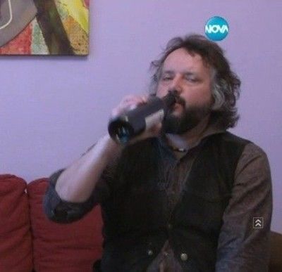 Издатели се разграничиха от