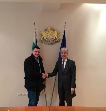 Министърът на околната среда и водите Нено Димов и кметът на Оряхово Росен Добрев подписаха договори за превенция и управление на риска от свлачища в общината