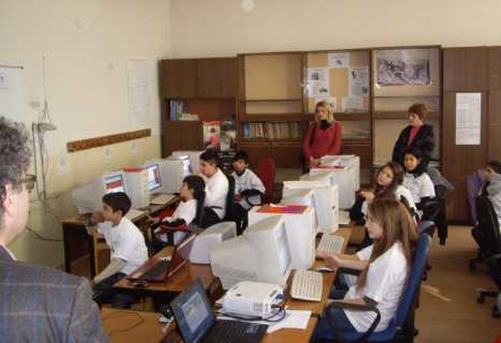 Грандиозни промени за учениците! Изхвърлиха легендарни автори от учебниците!