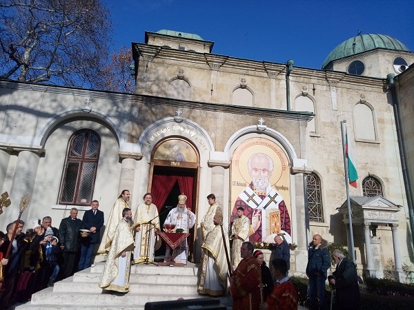 Варна: С военен ритуал и молебен в града беше отбелязан празникът Никулден