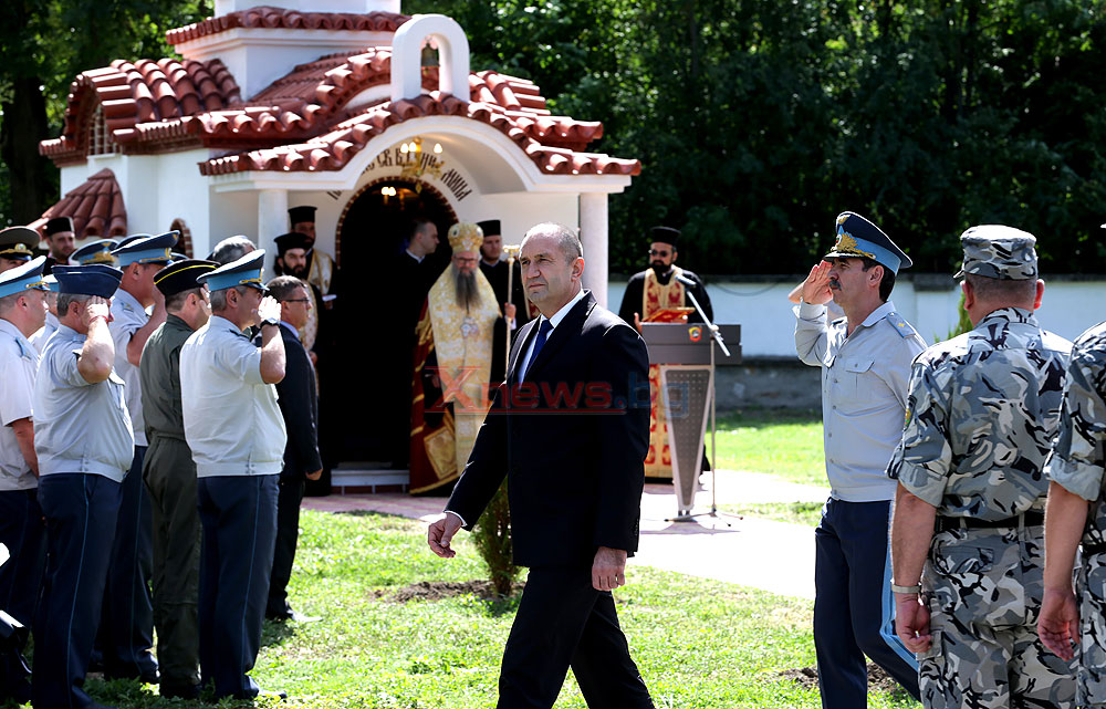 Радев: Военната авиация е трудно и опасно призвание, нека този храм да дава сила и вяра на българските летци