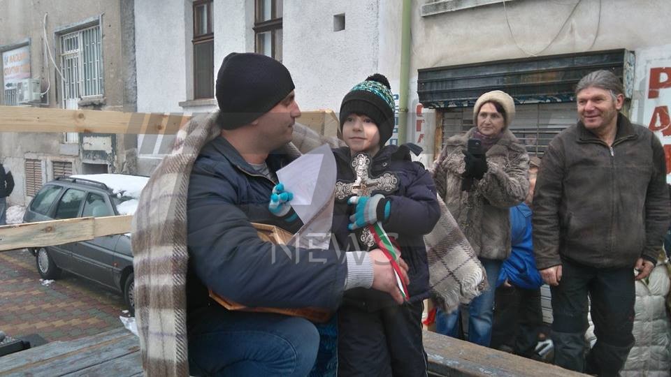 29-годишен пещар хвана кръста в Асеновград (СНИМКИ)