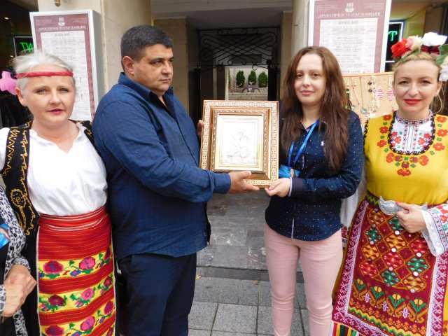 3000 лв. събраха концерт и базар в помощ на Атанаска в Пловдив